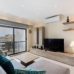One Of A Kind, Seafront In St Georges Bay By 360 Estates Apartmán