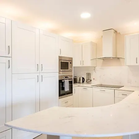 One Of A Kind, Seafront In St Georges Bay By 360 Estates شقة *