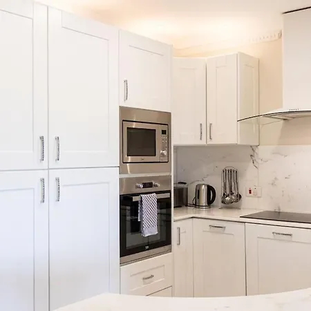 Apartament One Of A Kind, Seafront In St Georges Bay By 360 Estates *