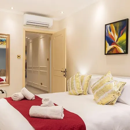 Apartmán One Of A Kind, Seafront In St Georges Bay By 360 Estates *